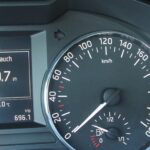 Geschwindigkeit und Tachoanzeige